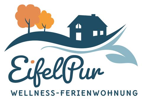 Een gestileerd logo van "EifelPur" met een huis en bomen. Het staat voor een wellness-vakantieappartement in de Eifel.