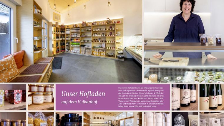 Ein einladender Hofladen mit Regalen voller regionaler Produkte. Eine freundliche Verkäuferin steht an der Kasse und lächelt.