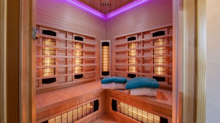 Atmospheric ambiance in the infrared cabin. It accommodates 3 people.