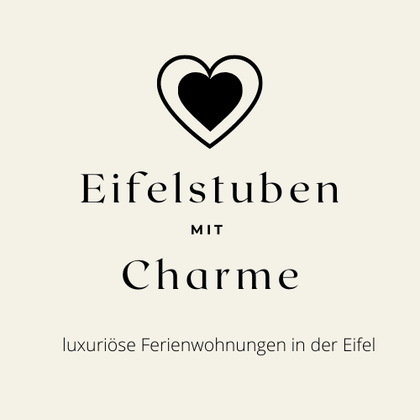 Ein elegantes Logo mit dem Schriftzug „Eifelstuben mit Charme“. Es bietet luxuriöse Ferienwohnungen in der Eifel an.