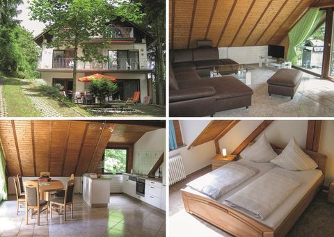Ein gemütliches Ferienhaus mit grüner Umgebung und Terrassenmöbeln. Innen gibt es eine moderne Küche, einen Essbereich und ein Schlafzimmer mit großen Betten.
