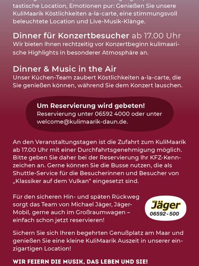 Ein einladendes Restaurant mit Informationen zu einem musikalischen Abend. Das Plakat bietet Details zu einem speziellen Dinner-Event für Konzertbesucher am Maar.