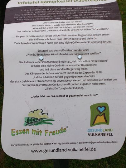 Eine Informations-Tafel über den Römerkaiser-Diabetespfad. Sie enthält Zitate und Informationen über gesunde Ernährung und regionale Produkte.
