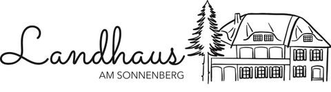 Ein einfaches Logo des Landhauses am Sonnenberg. Es zeigt eine skizzenhafte Darstellung eines Gebäudes mit Bäumen.