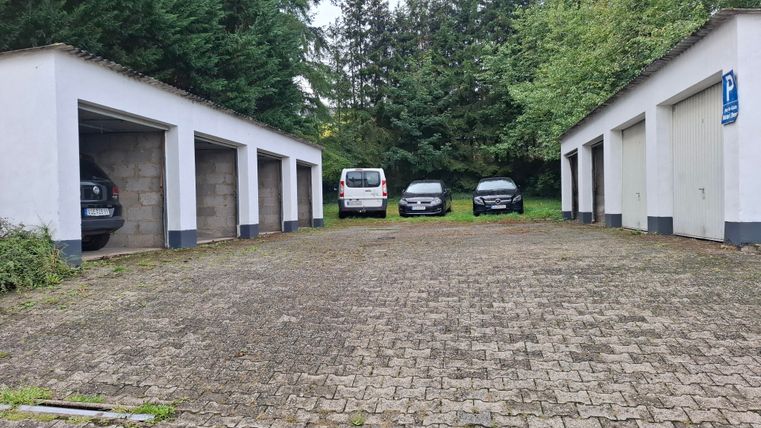 Kostenloser Parkplatz des Hotels