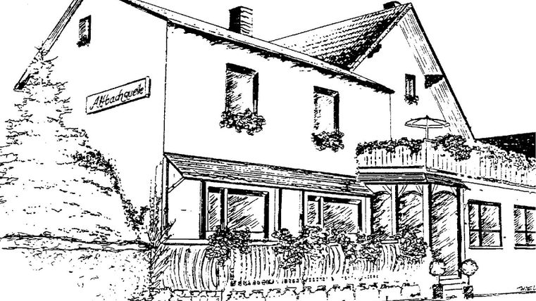 Ein einfaches, skizzenhaftes Bild eines Hauses mit einem Balkon. Es gibt Fenster mit Blumenkästen und eine beschattete Terrasse.